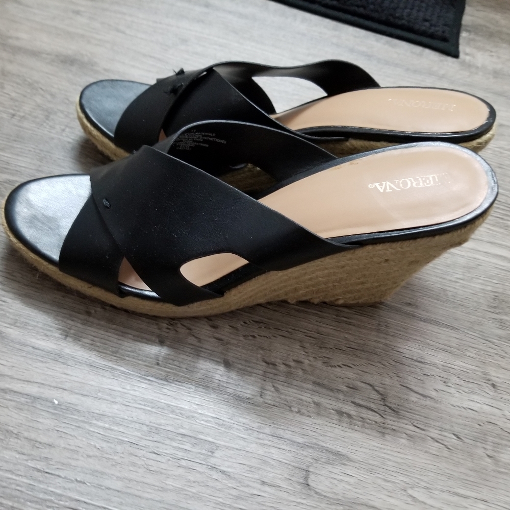 SHOE'S - Picture 3 of 8